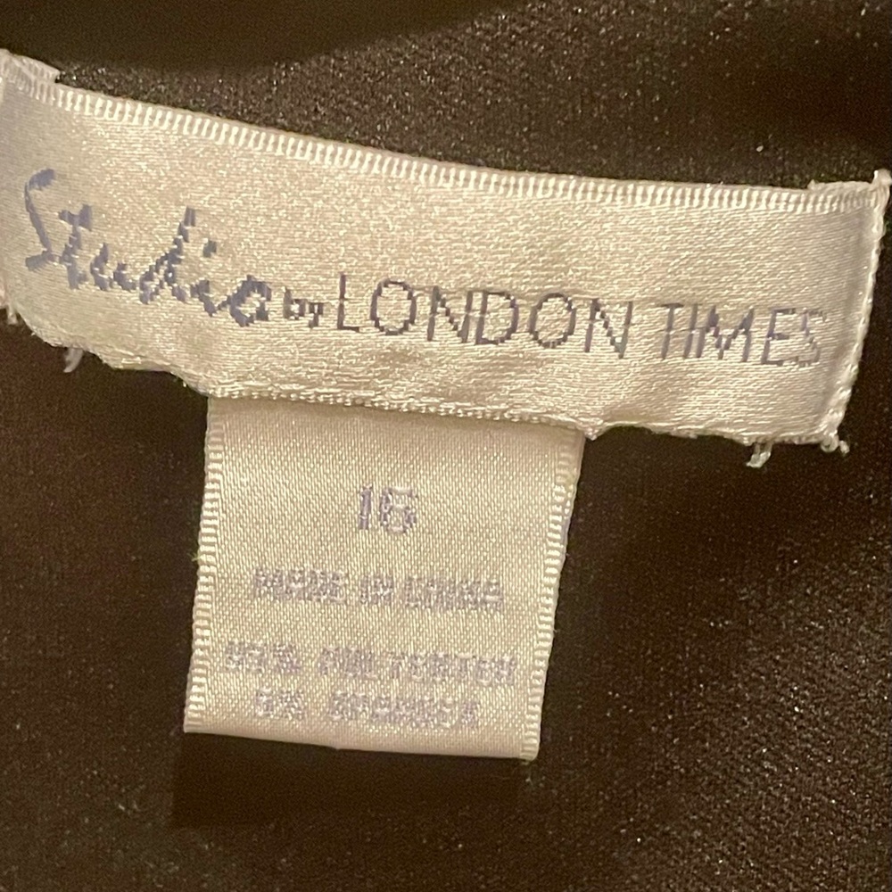 Studio London, times size 16 dress - Picture 2 of 5